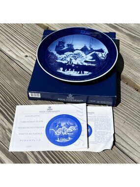Royal Copenhagen 1997 Christmas Plate, with box & brochure